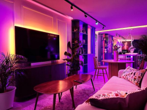 Ambient lounge with sundeck and free parking